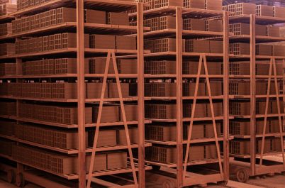 A História do Tijolo Cerâmico: Da Antiguidade à Modernidade